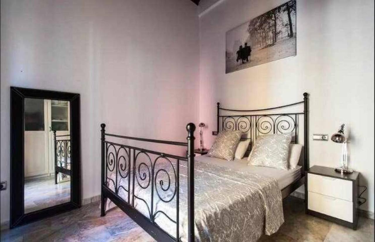 10 Min Walk To Giralda And Rooftop Sevilla Bagian luar foto